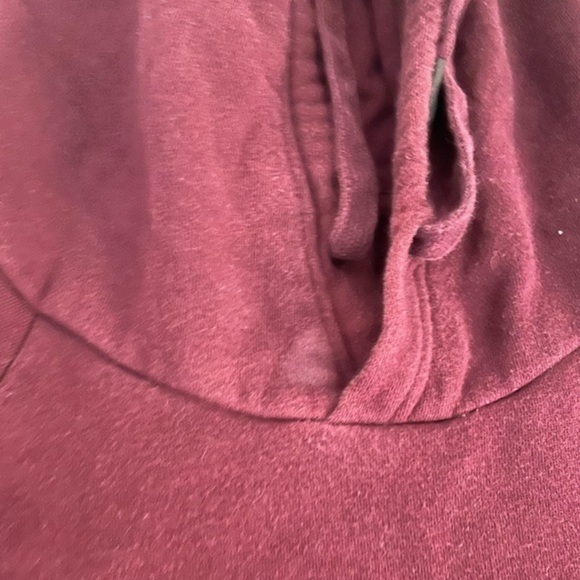 Under Armour Red‎ Sweatshirt - Picture 2 of 3